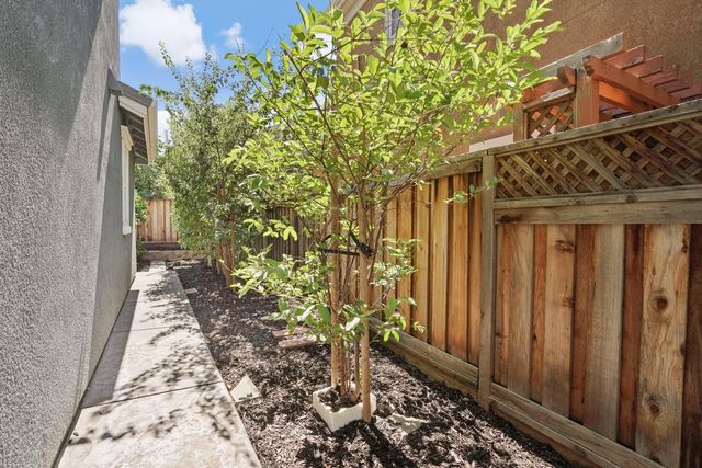 566 W Bonaventure Ave, Mountain House, CA 95391