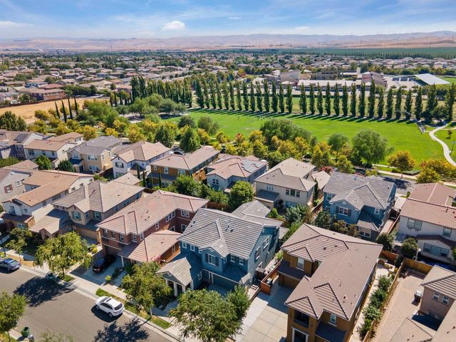 566 W Bonaventure Ave, Mountain House, CA 95391
