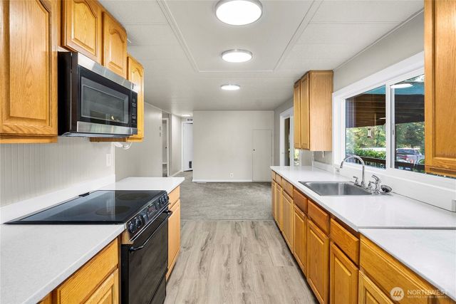 733 Tipsoo Loop S, Rainier, WA 98576