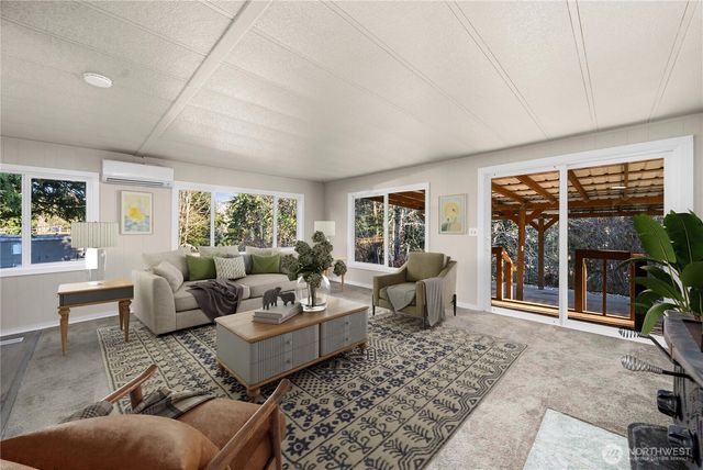 733 Tipsoo Loop S, Rainier, WA 98576