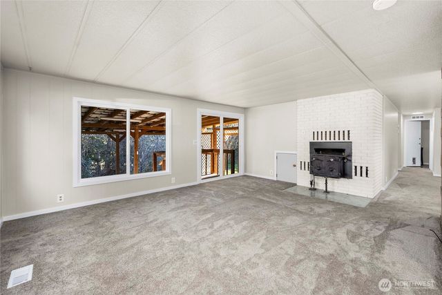 733 Tipsoo Loop S, Rainier, WA 98576