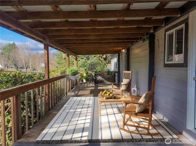 733 Tipsoo Loop S, Rainier, WA 98576