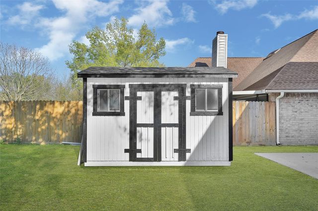 9026 Lawncliff Lane, Houston, TX 77040