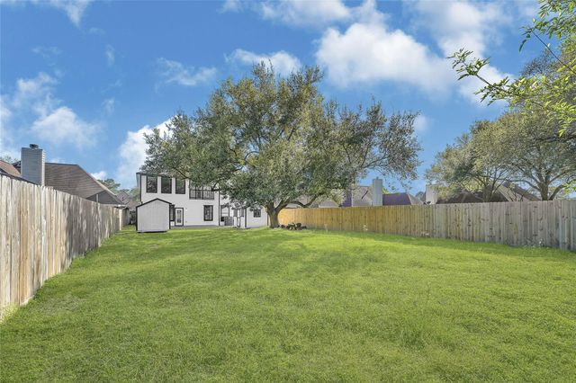 9026 Lawncliff Lane, Houston, TX 77040