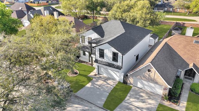 9026 Lawncliff Lane, Houston, TX 77040