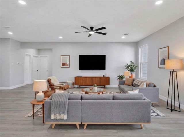 9026 Lawncliff Lane, Houston, TX 77040