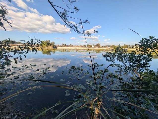 2137 NE 20th LN, Cape Coral, FL 33909