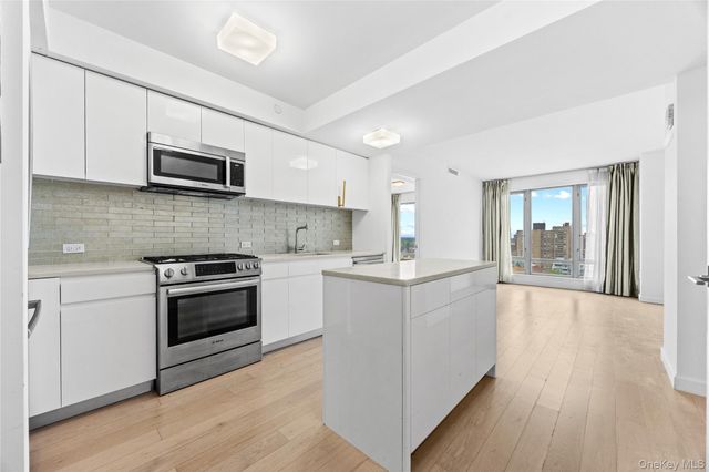 138-35 39th Avenue 13E, Flushing, NY 11354