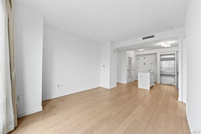 138-35 39th Avenue 13E, Flushing, NY 11354