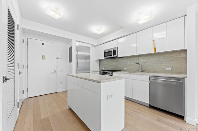 138-35 39th Avenue 13E, Flushing, NY 11354