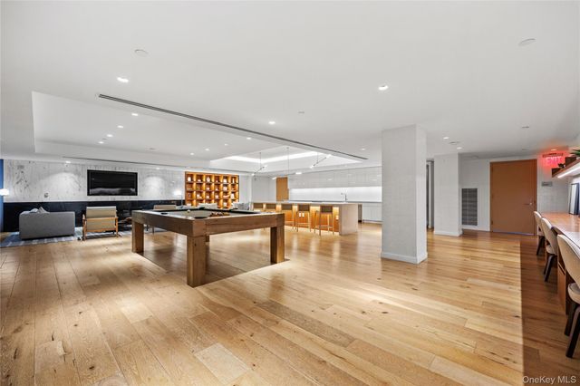 138-35 39th Avenue 13E, Flushing, NY 11354