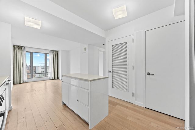 138-35 39th Avenue 13E, Flushing, NY 11354