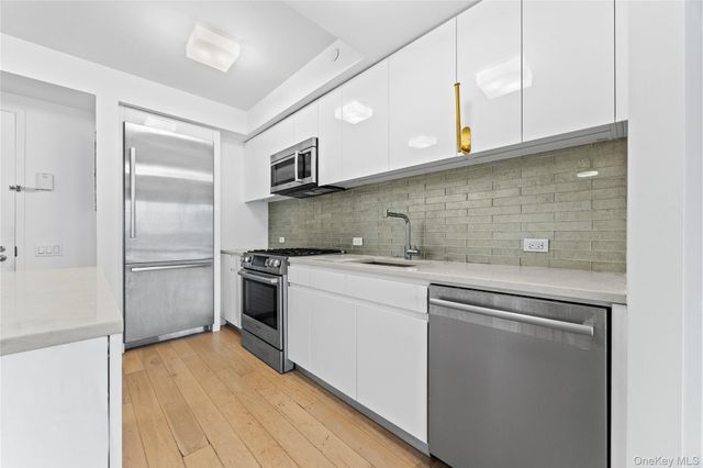 138-35 39th Avenue 13E, Flushing, NY 11354