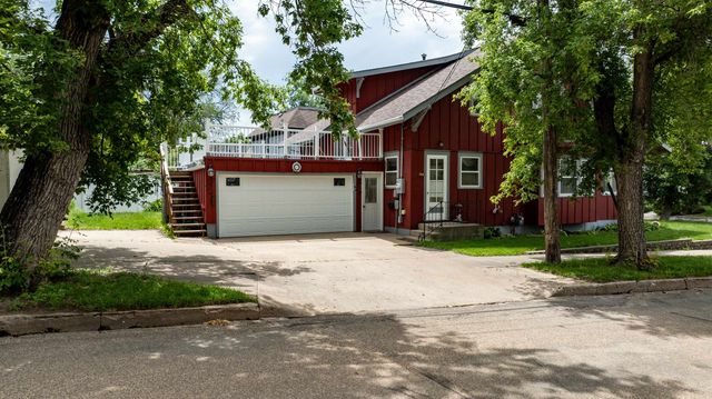 703 MAIN ST S, Minot, ND 58701