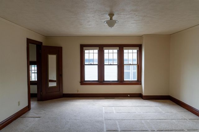 703 MAIN ST S, Minot, ND 58701
