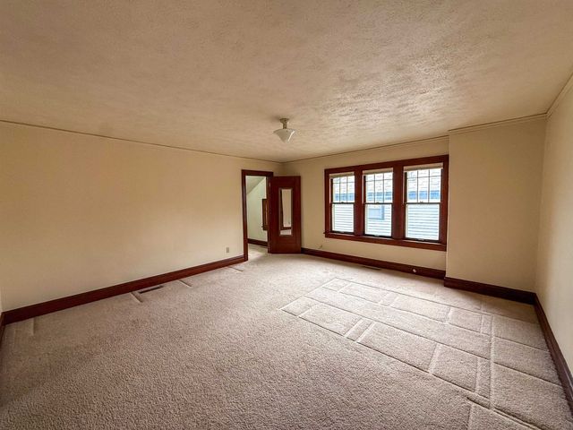 703 MAIN ST S, Minot, ND 58701