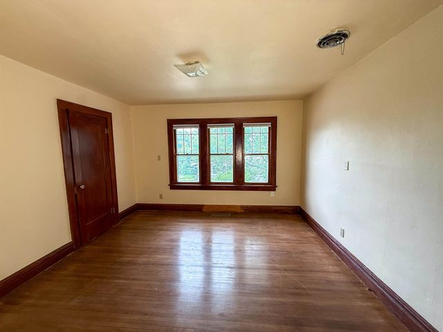 703 MAIN ST S, Minot, ND 58701