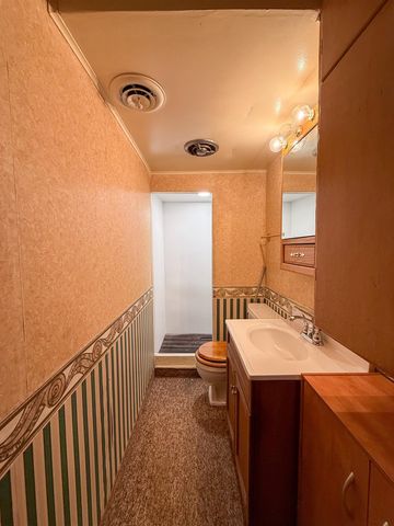 703 MAIN ST S, Minot, ND 58701