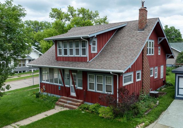 703 MAIN ST S, Minot, ND 58701
