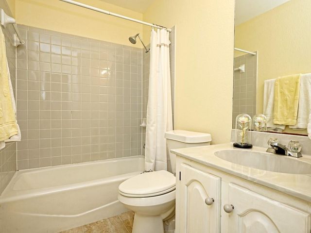 7423 Dallas DR, Austin, TX 78729