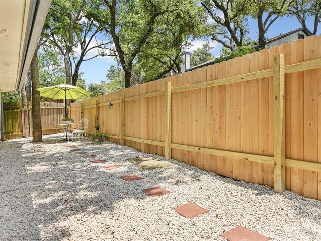 7423 Dallas DR, Austin, TX 78729