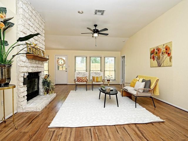 7423 Dallas DR, Austin, TX 78729