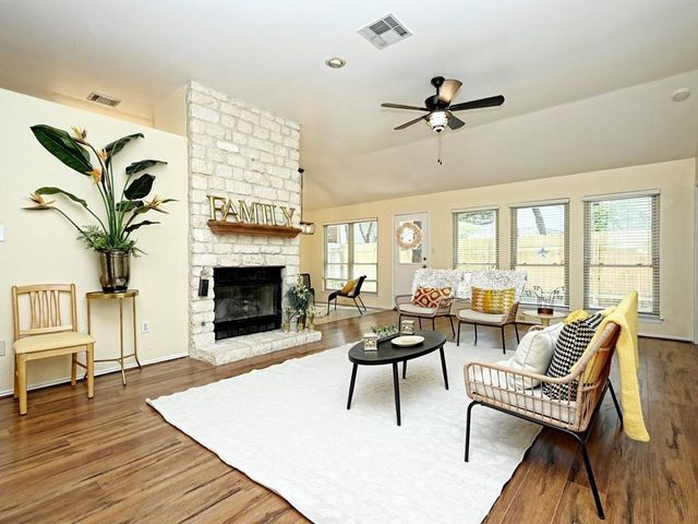 7423 Dallas DR, Austin, TX 78729