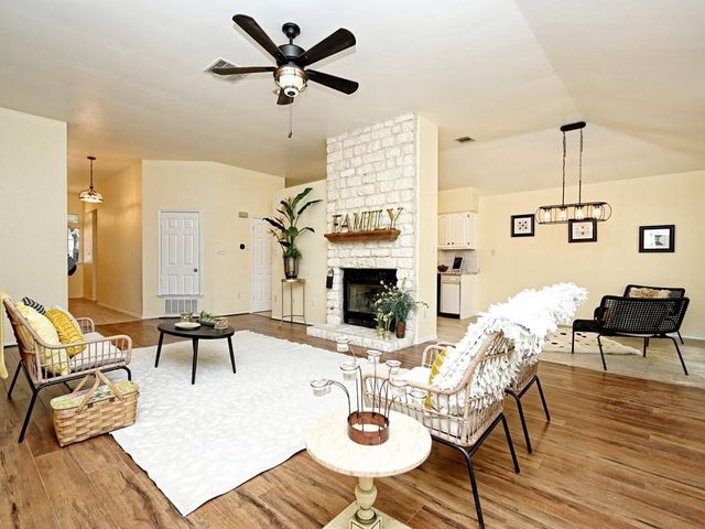 7423 Dallas DR, Austin, TX 78729