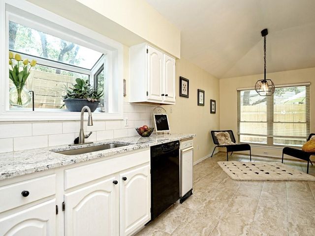 7423 Dallas DR, Austin, TX 78729