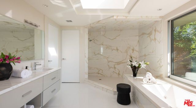 8515 Hedges Way, Los Angeles, CA 90069