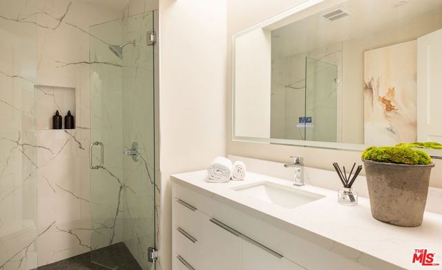 8515 Hedges Way, Los Angeles, CA 90069