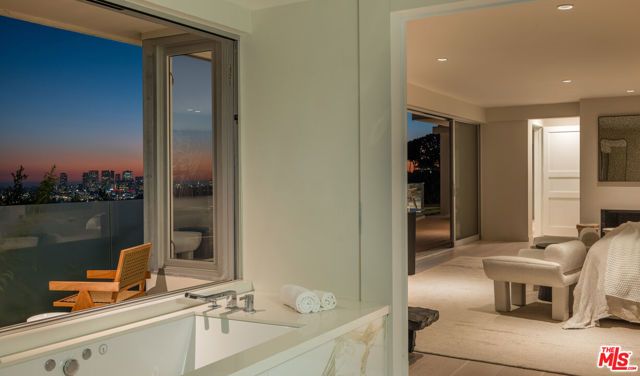 8515 Hedges Way, Los Angeles, CA 90069