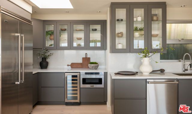 8515 Hedges Way, Los Angeles, CA 90069