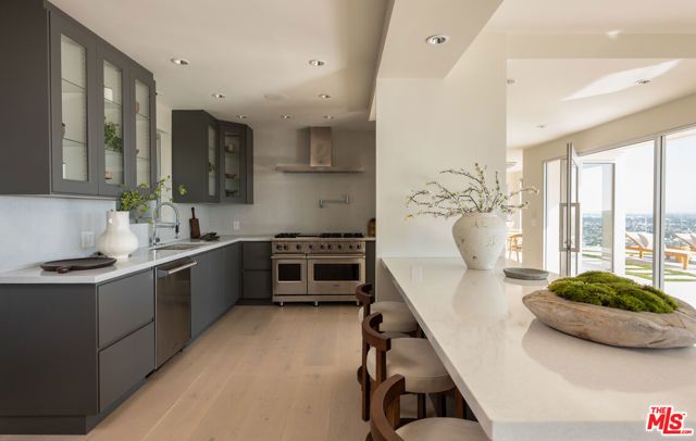 8515 Hedges Way, Los Angeles, CA 90069