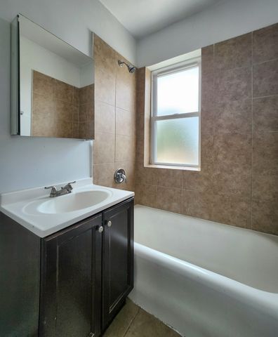2244 N Monticello Avenue 3W, Chicago, IL 60647