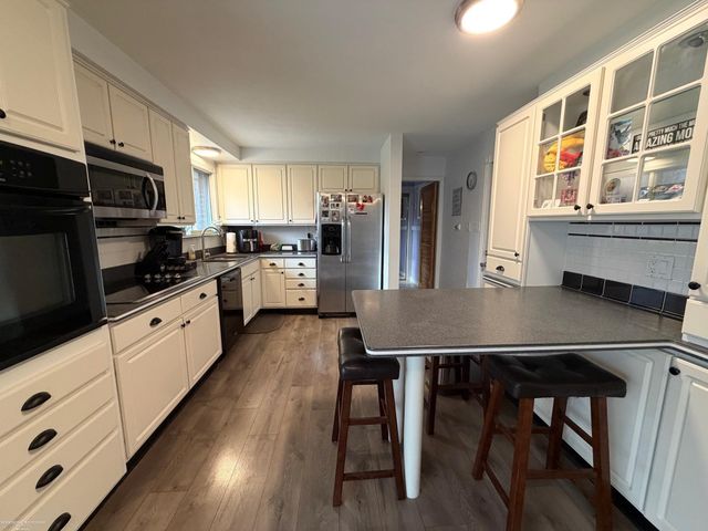 28357 New Castle Road, Farmington, MI 48331