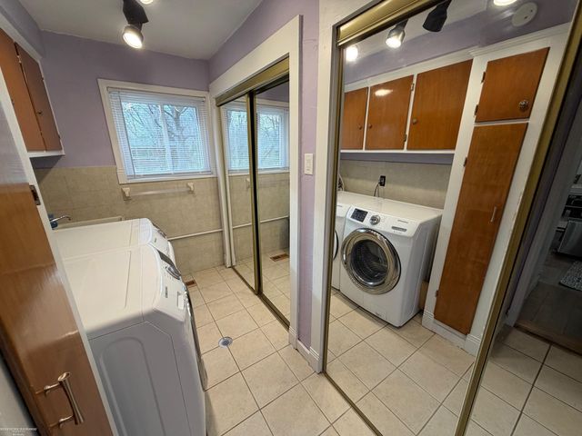 28357 New Castle Road, Farmington, MI 48331