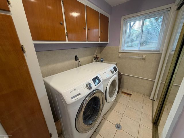 28357 New Castle Road, Farmington, MI 48331