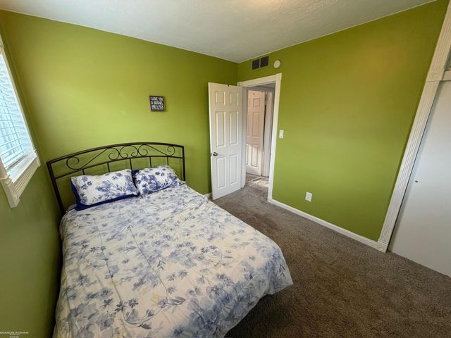 28357 New Castle Road, Farmington, MI 48331