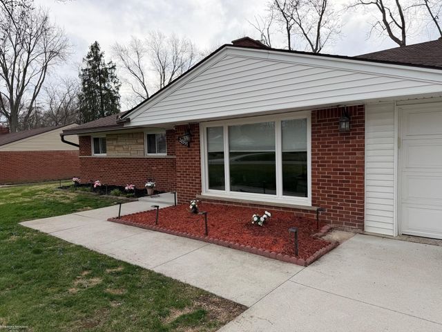 28357 New Castle Road, Farmington, MI 48331