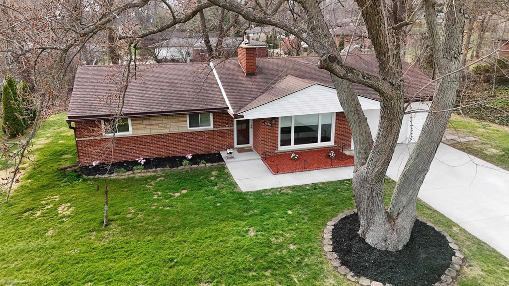 28357 New Castle Road, Farmington, MI 48331