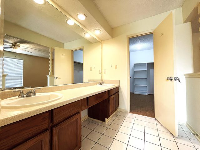 6203 Gladewell Drive, Houston, TX 77072