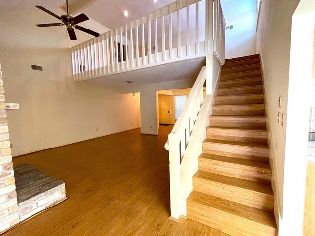 6203 Gladewell Drive, Houston, TX 77072