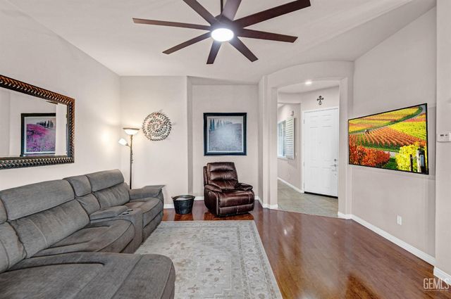 14011 Sandstone Peak Drive, Bakersfield, CA 93306