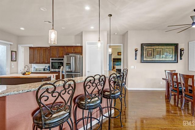 14011 Sandstone Peak Drive, Bakersfield, CA 93306