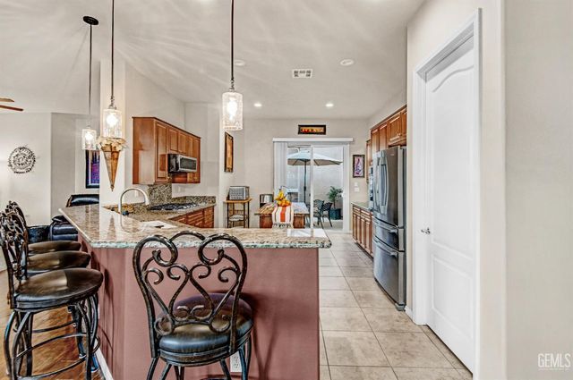 14011 Sandstone Peak Drive, Bakersfield, CA 93306