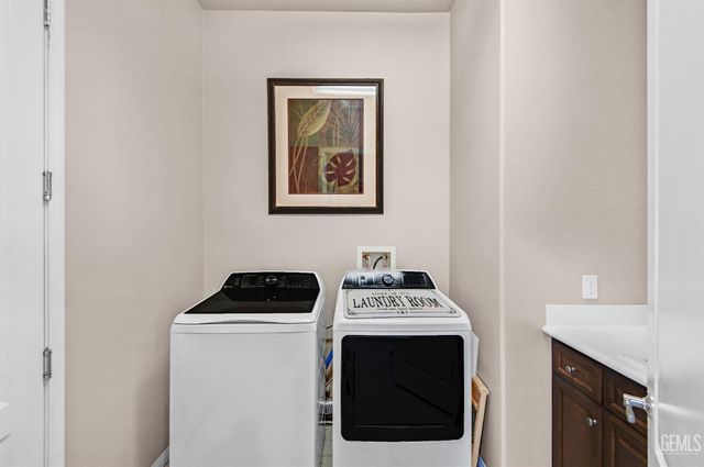 14011 Sandstone Peak Drive, Bakersfield, CA 93306