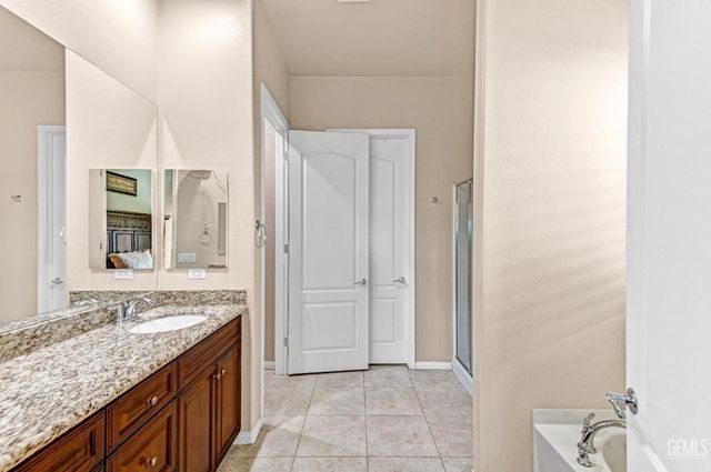 14011 Sandstone Peak Drive, Bakersfield, CA 93306