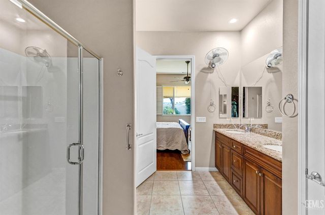 14011 Sandstone Peak Drive, Bakersfield, CA 93306