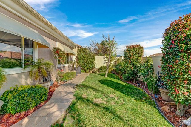 14011 Sandstone Peak Drive, Bakersfield, CA 93306